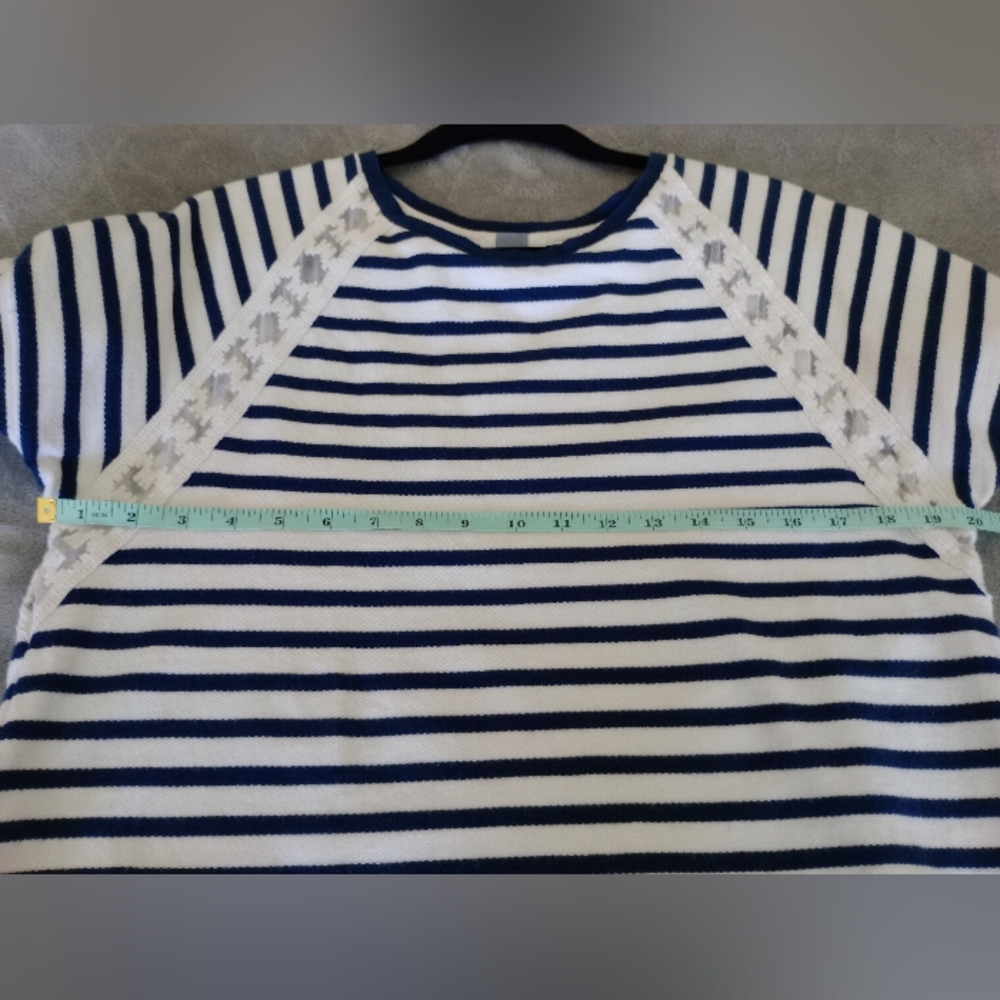 Old Navy Women's Blue and White Striped Top Size M - Picture 9 of 9